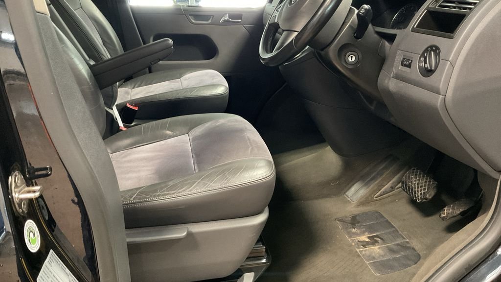 Used Volkswagen Caravelle 2010 for sale - 76698889: Photo 3