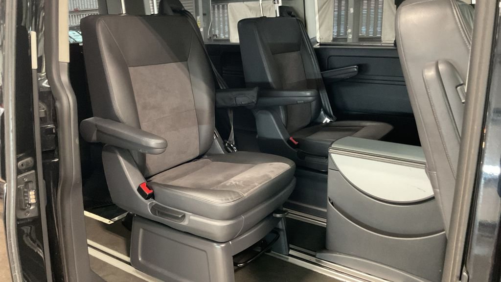 Used Volkswagen Caravelle 2010 for sale - 76698889: Photo 9