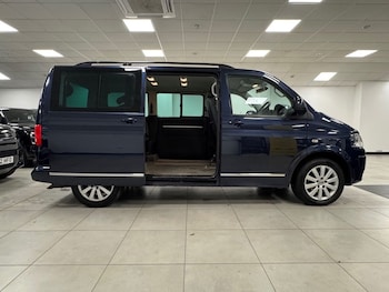 Used Volkswagen Caravelle 2011 for sale - 76632537: Photo