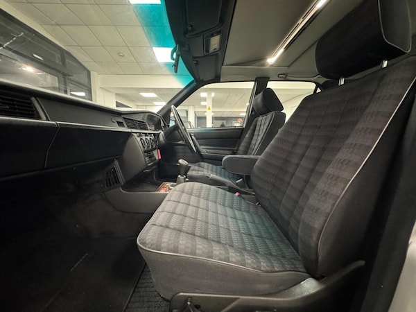Used Mercedes-Benz 190 1989 for sale - 74774114: Photo 28