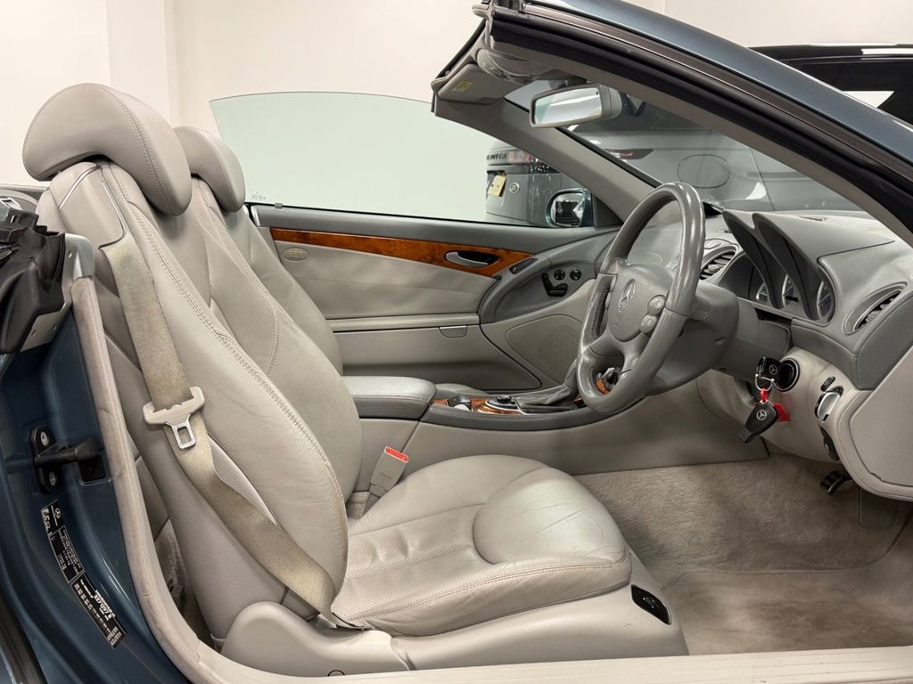 Used Mercedes-Benz SL 2002 for sale - 75648066: Photo 11