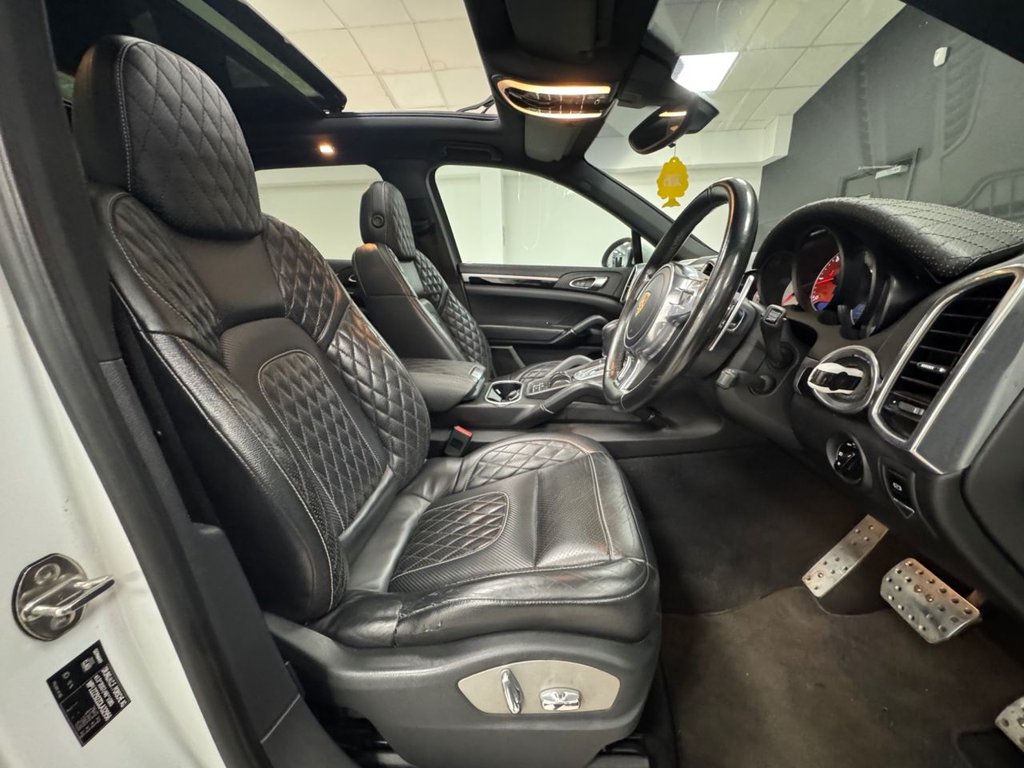 Used Porsche Cayenne 2012 for sale - 76286131: Photo 3