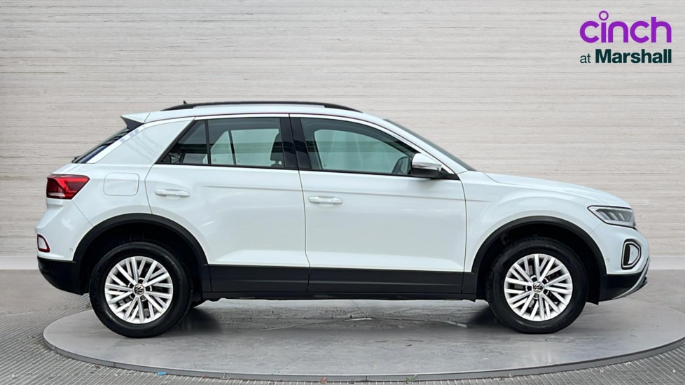 Used Volkswagen T-Roc 2023 for sale - 76501387: Photo 2