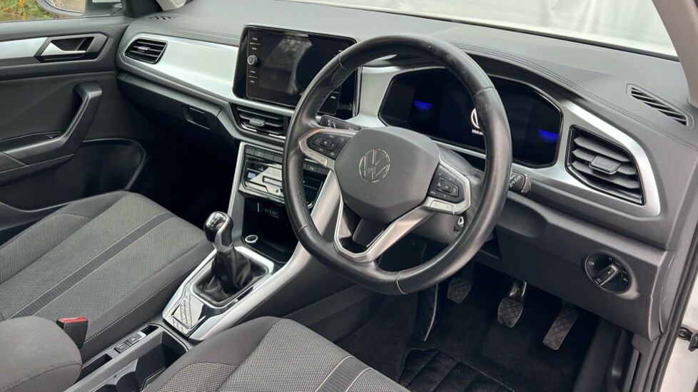 Used Volkswagen T-Roc 2023 for sale - 76501387: Photo 9