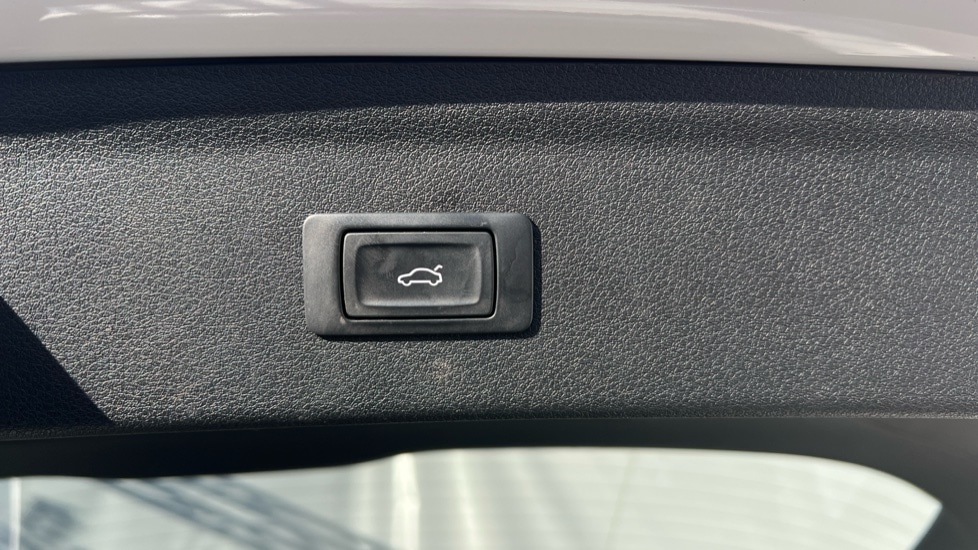 Used Audi Q3 2017 for sale - 76033945: Photo 35