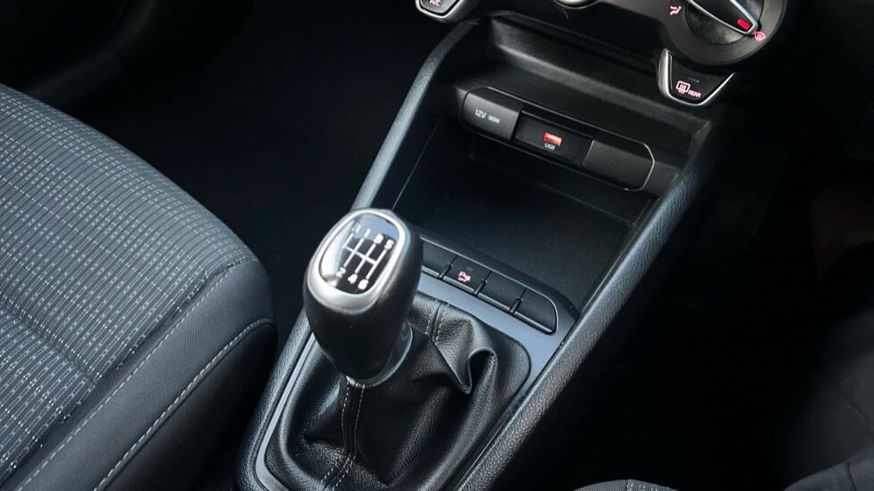 Used Kia Stonic 2022 for sale - 76563816: Photo 30