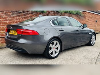 Used Jaguar XE 2017 for sale - 79562244: Photo