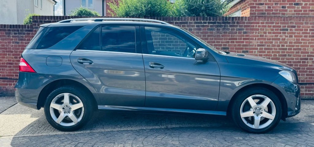 Used Mercedes-Benz M Class 2012 for sale - 77528417: Photo 2