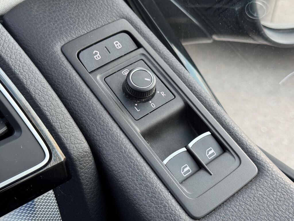 Used Volkswagen Caravelle for sale - 77671736: Photo 38