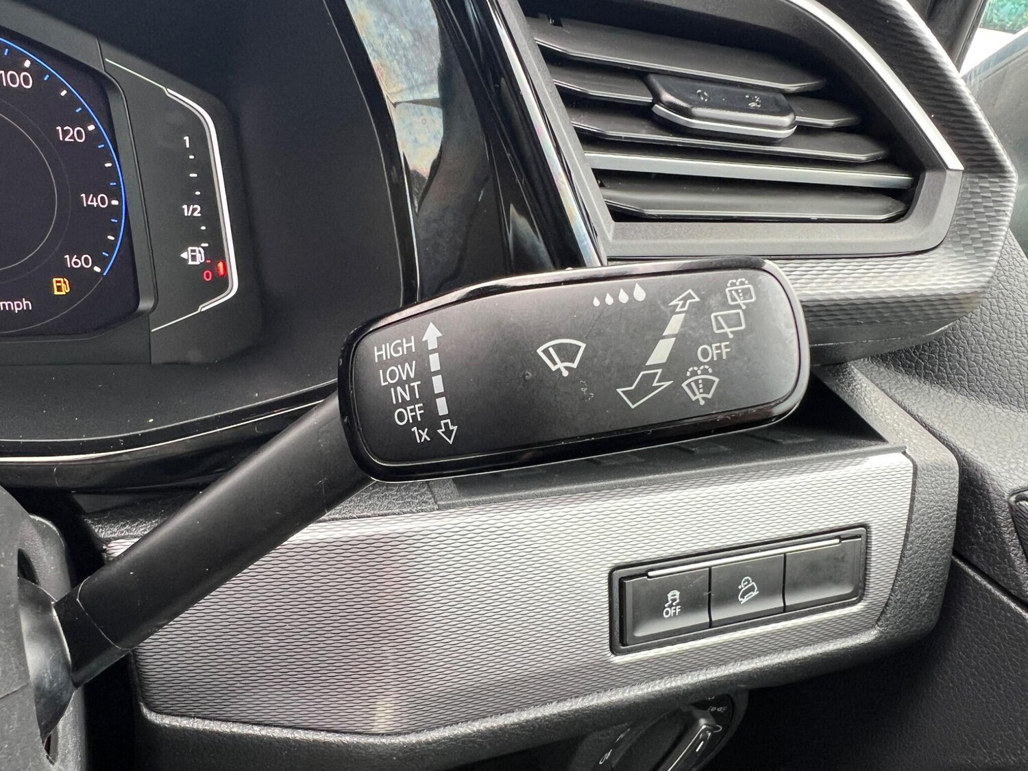 Used Volkswagen Caravelle for sale - 77671368: Photo 54