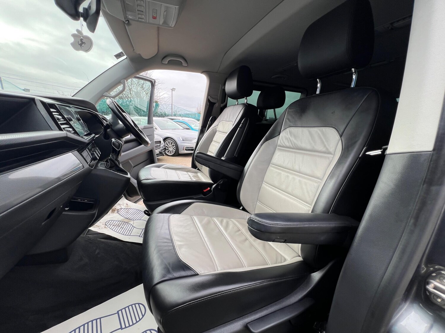 Used Volkswagen Caravelle for sale - 77671368: Photo 69