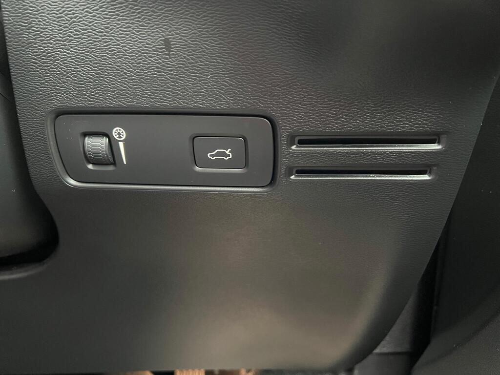 Used Volvo XC40 for sale - 77670630: Photo 44