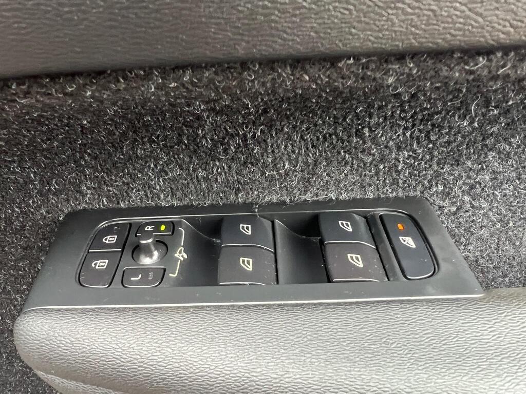 Used Volvo XC40 for sale - 77670630: Photo 50