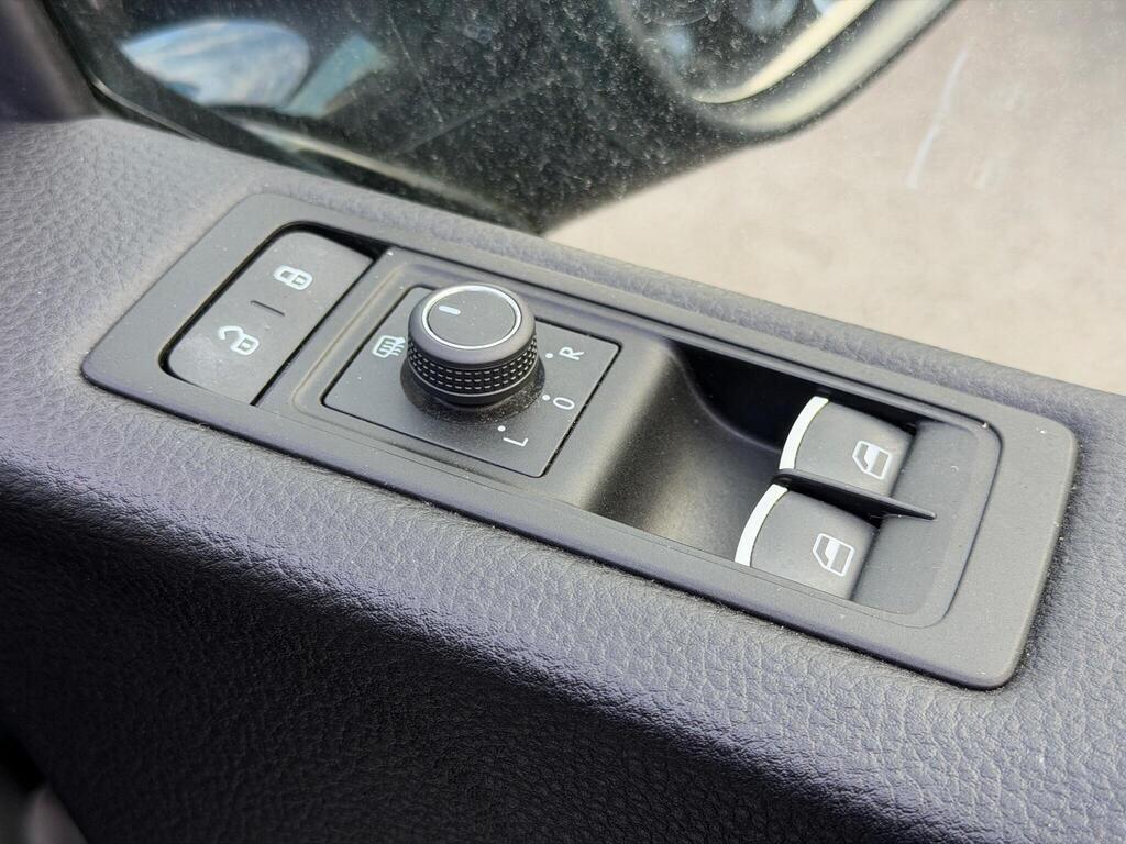 Used Volkswagen Caravelle for sale - 77671772: Photo 40