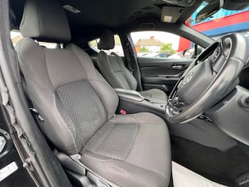 Used Toyota C-HR 2023 for sale - 79740509: Photo