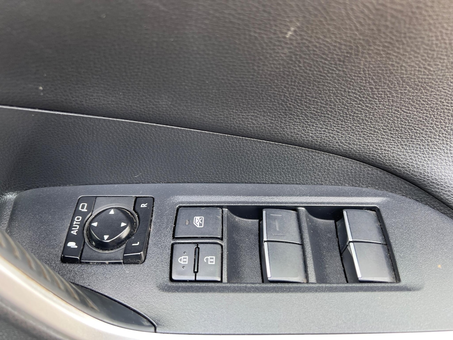 Used Toyota RAV4 for sale - 77752939: Photo 40