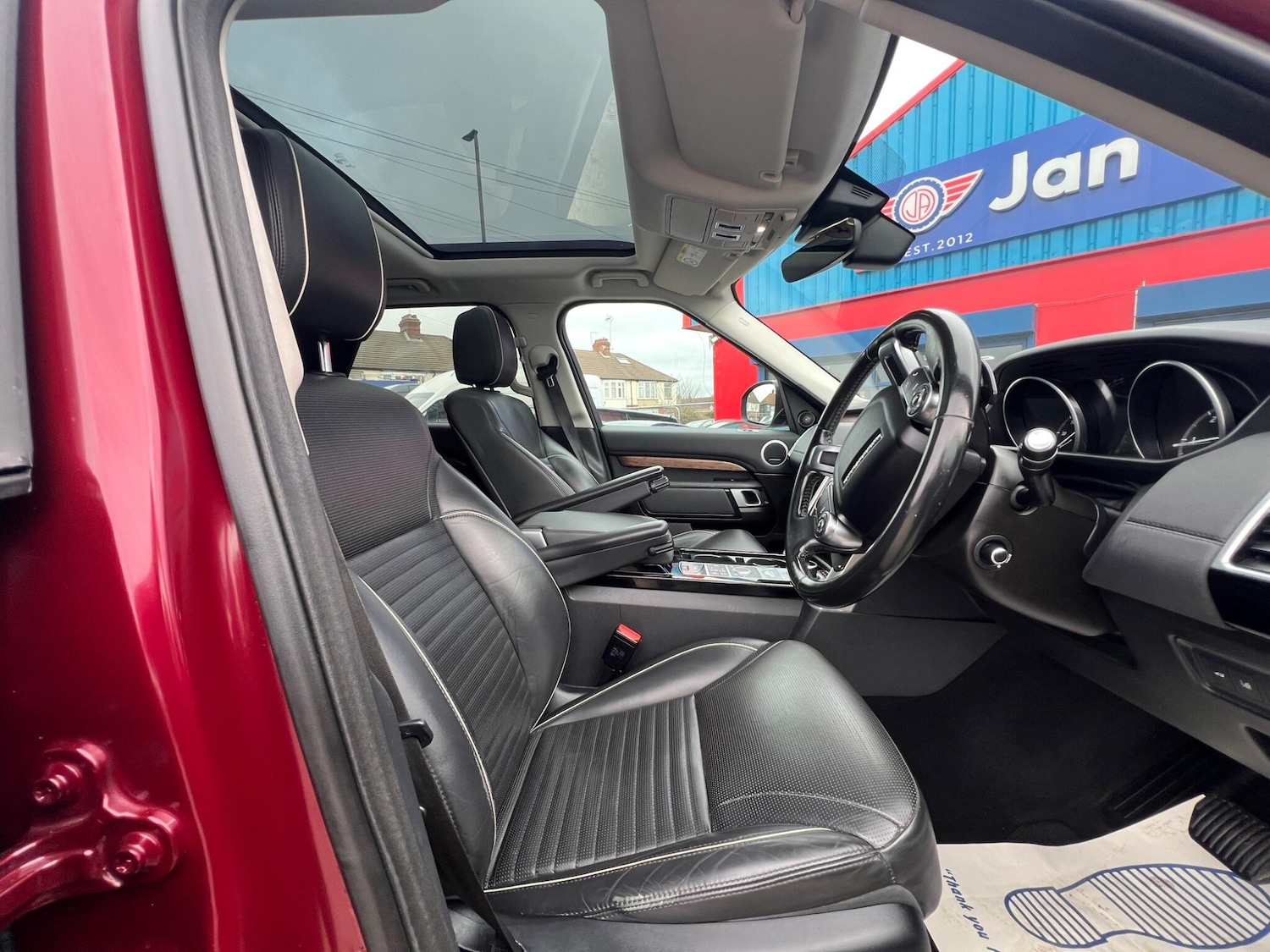 Used Land Rover Discovery 2017 for sale - 77892693: Photo 4