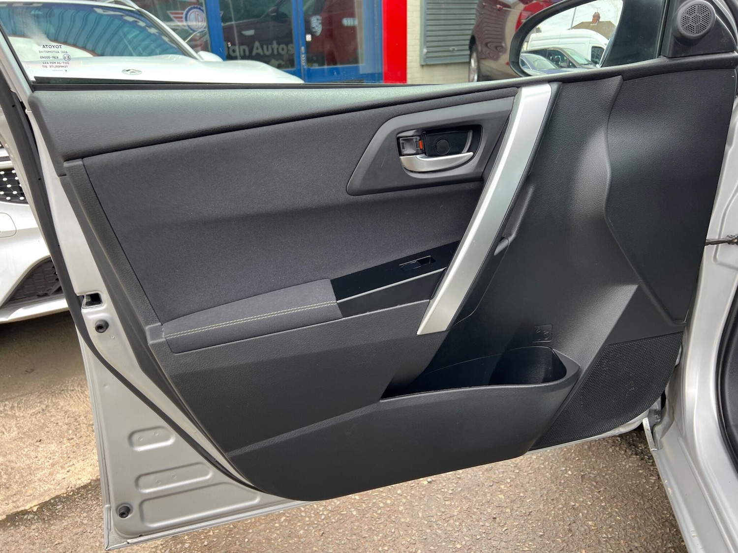 Used Toyota Auris 2014 for sale - 77925789: Photo 43