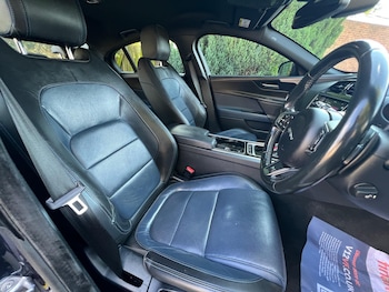 Used Jaguar XE 2017 for sale - 79181789: Photo