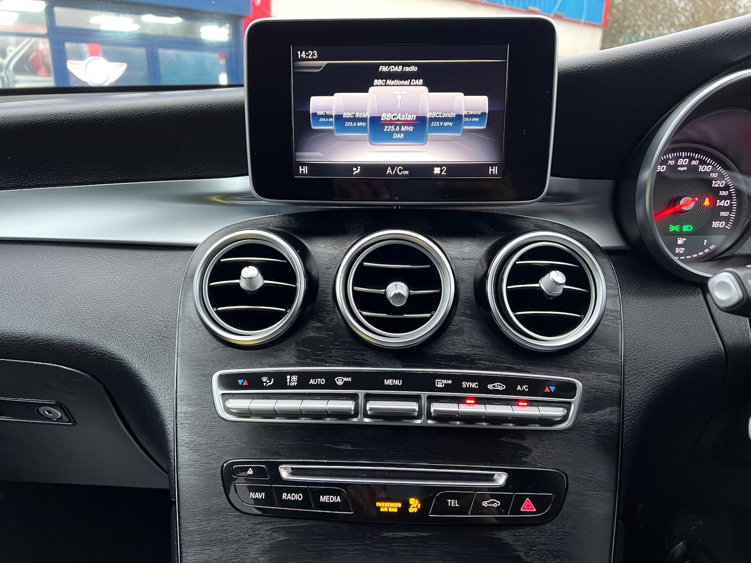 Used Mercedes-Benz GLC 2018 for sale - 77970367: Photo 20