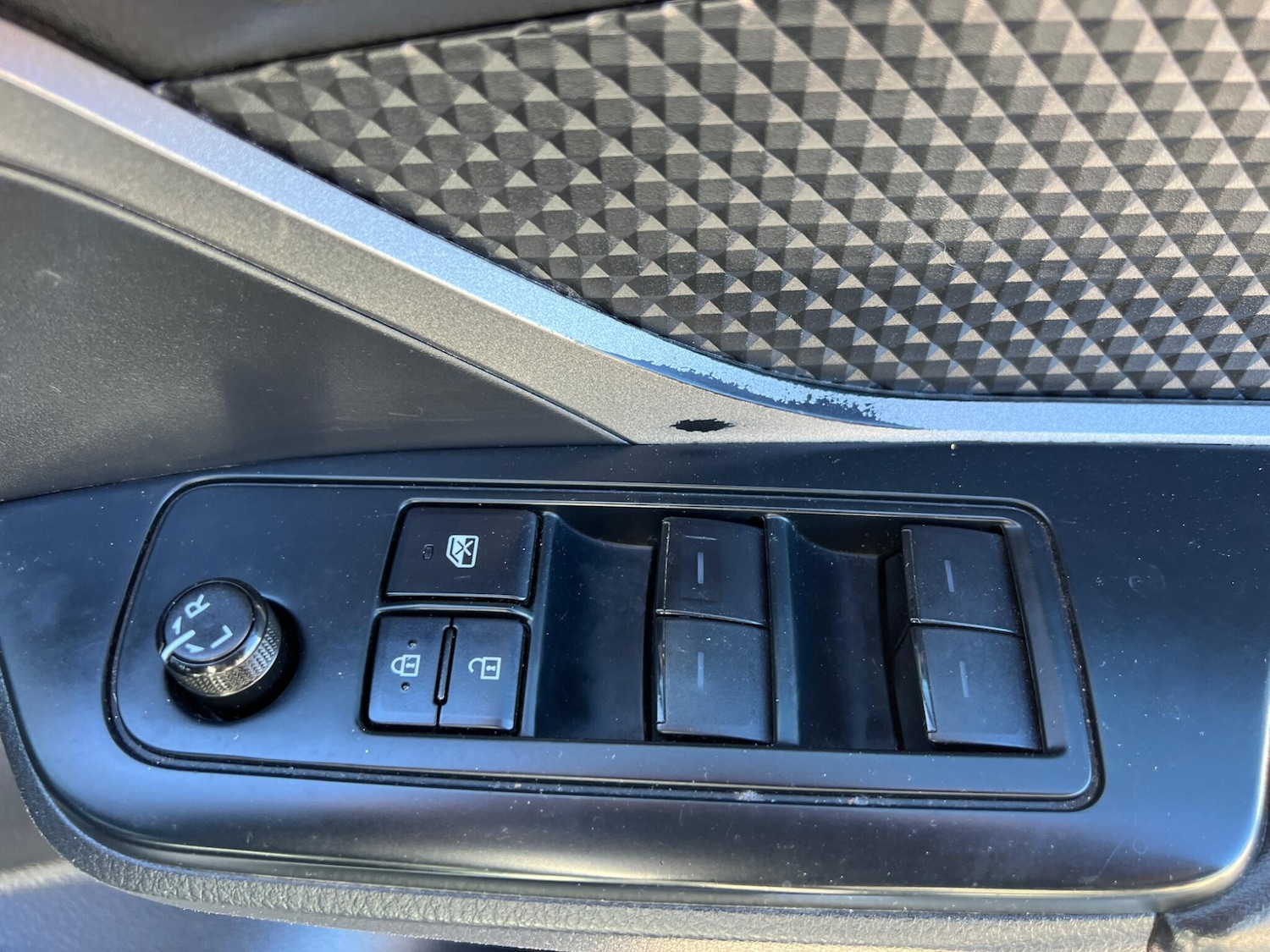 Used Toyota C-HR for sale - 78058019: Photo 40