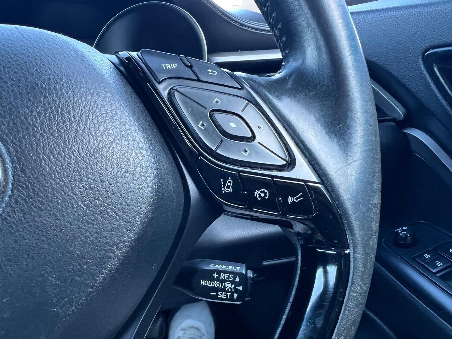 Used Toyota C-HR for sale - 78058019: Photo 64