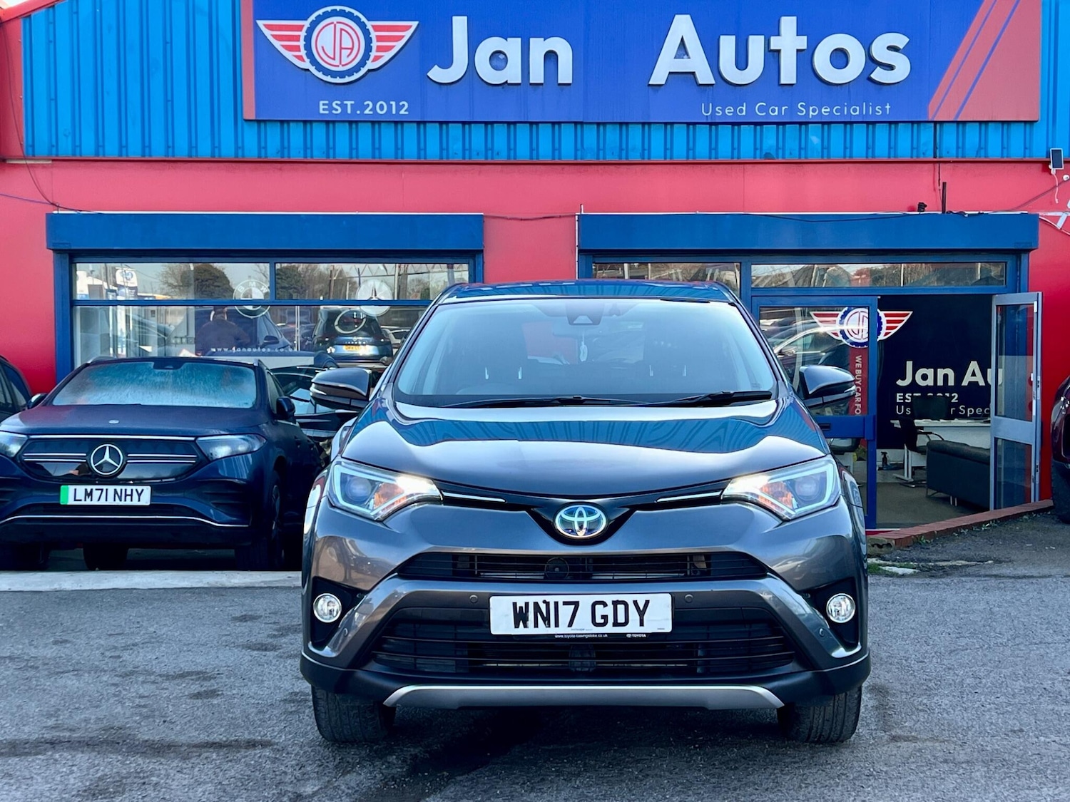 Used Toyota RAV4 2017 for sale - 77969902: Photo 10