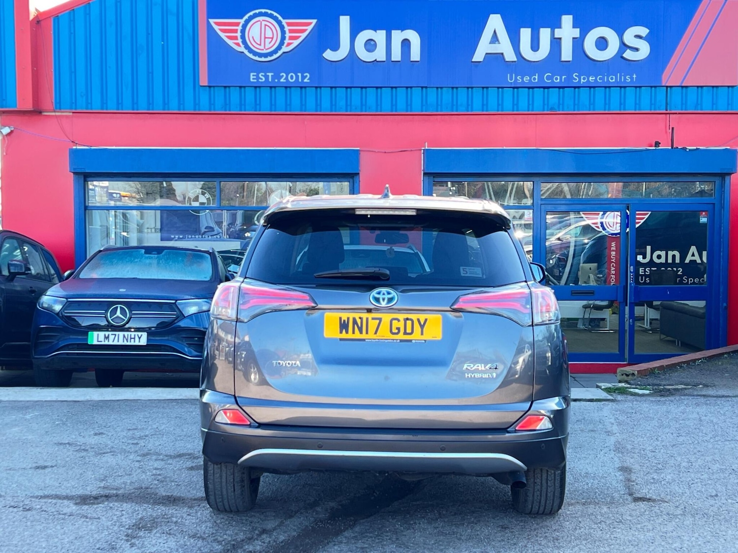 Used Toyota RAV4 2017 for sale - 77969902: Photo 11