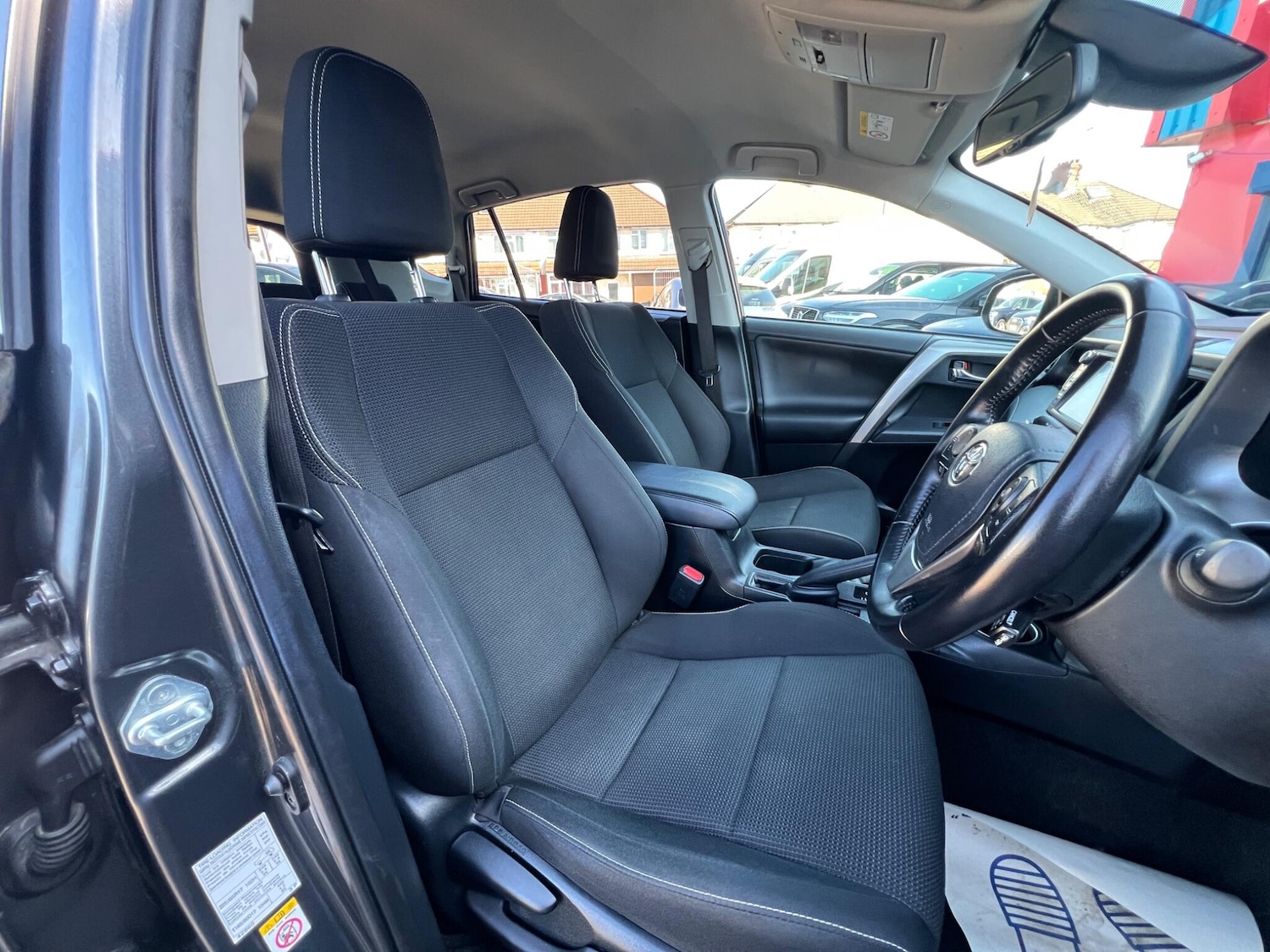 Used Toyota RAV4 2017 for sale - 77969902: Photo 14