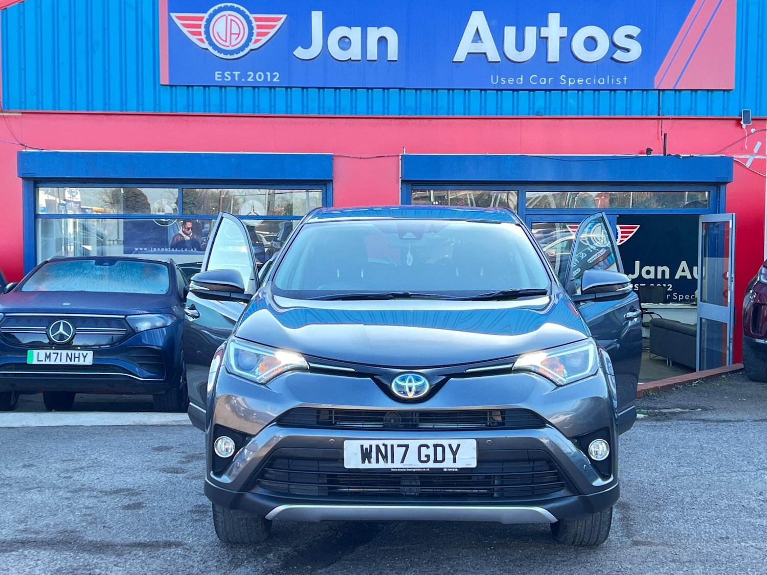 Used Toyota RAV4 2017 for sale - 77969902: Photo 29