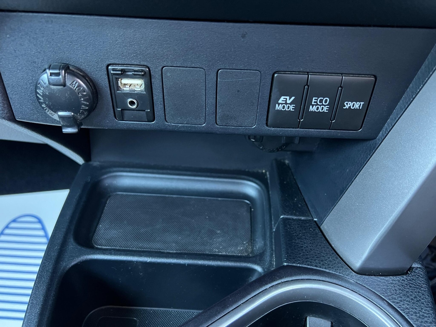 Used Toyota RAV4 2017 for sale - 77969902: Photo 38