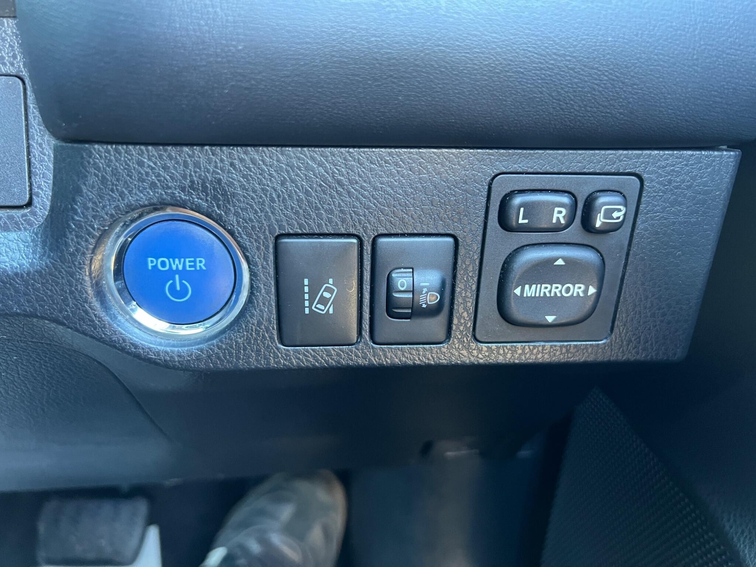 Used Toyota RAV4 2017 for sale - 77969902: Photo 43