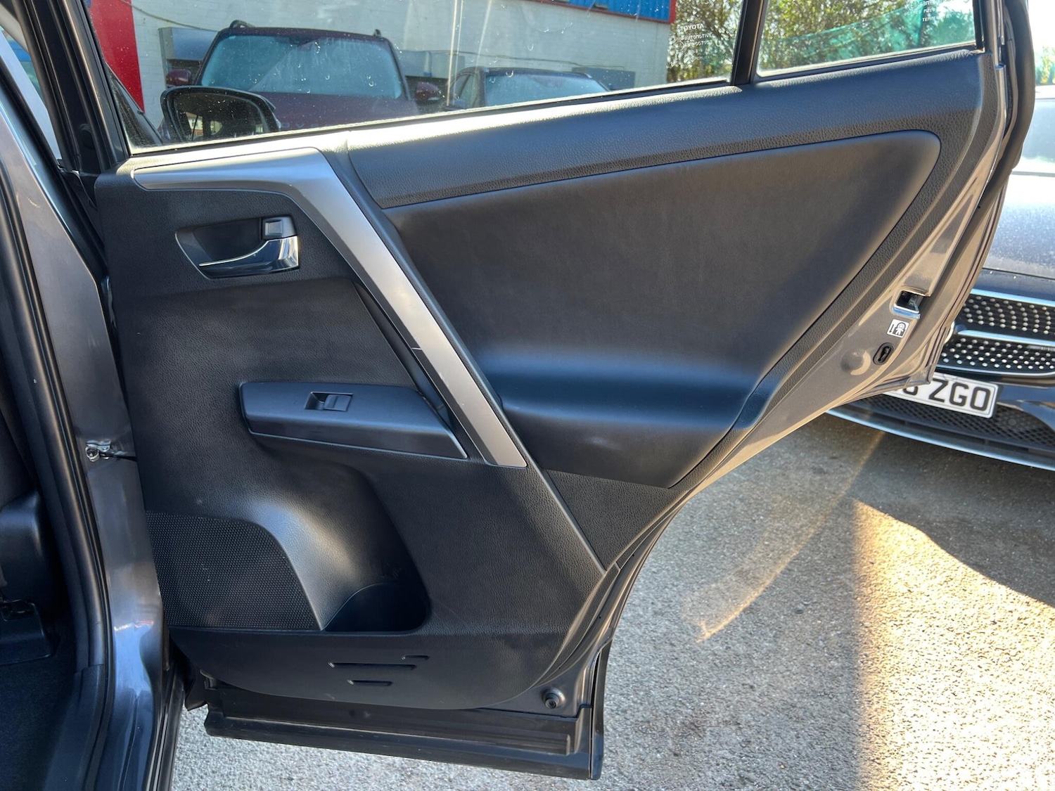 Used Toyota RAV4 2017 for sale - 77969902: Photo 45