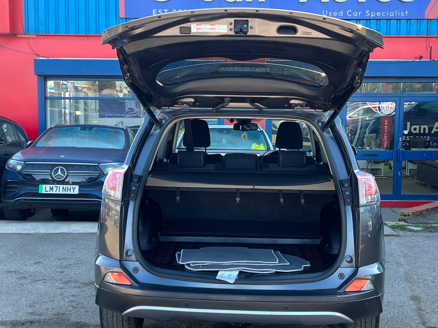 Used Toyota RAV4 2017 for sale - 77969902: Photo 53