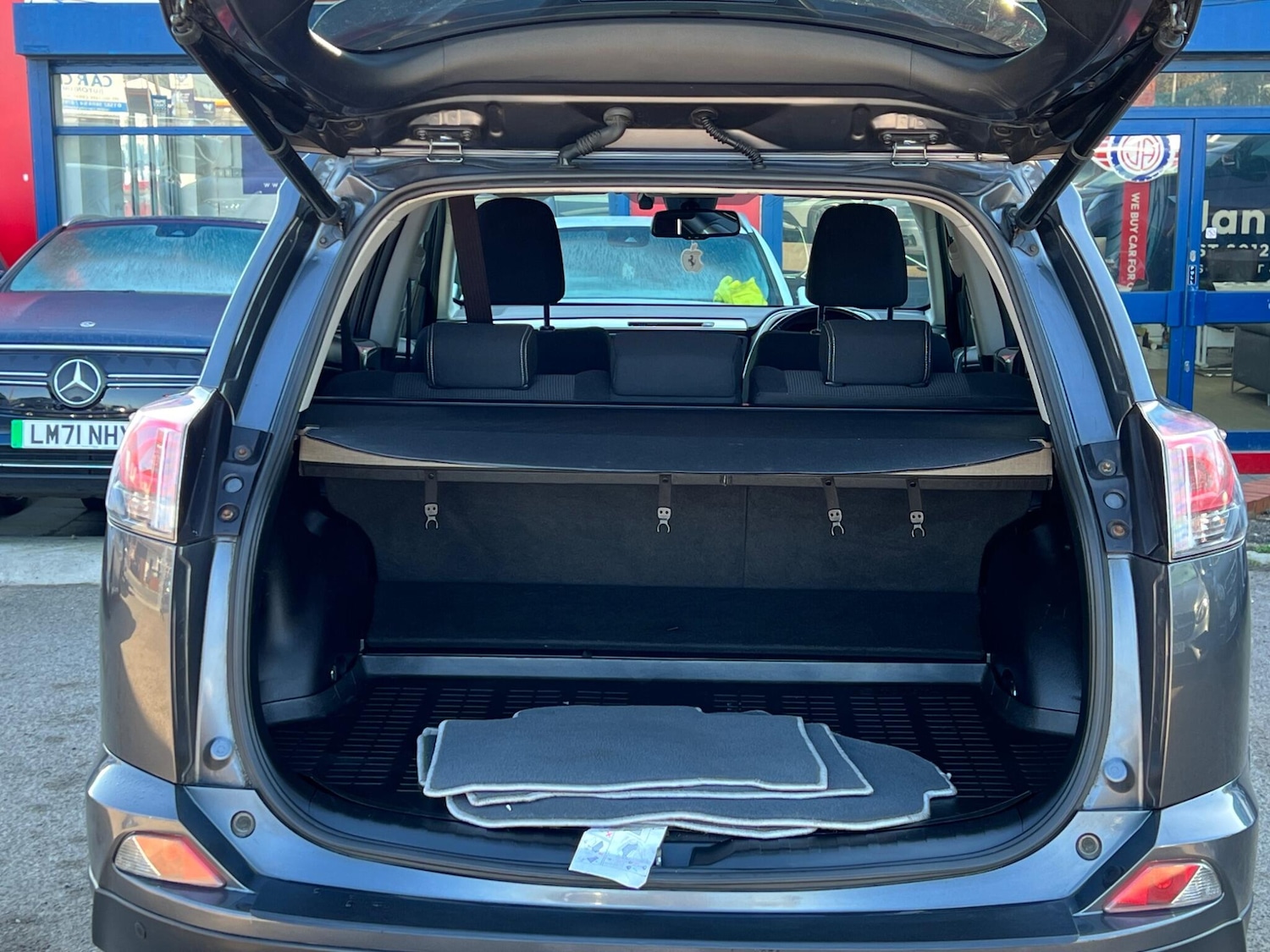 Used Toyota RAV4 2017 for sale - 77969902: Photo 54