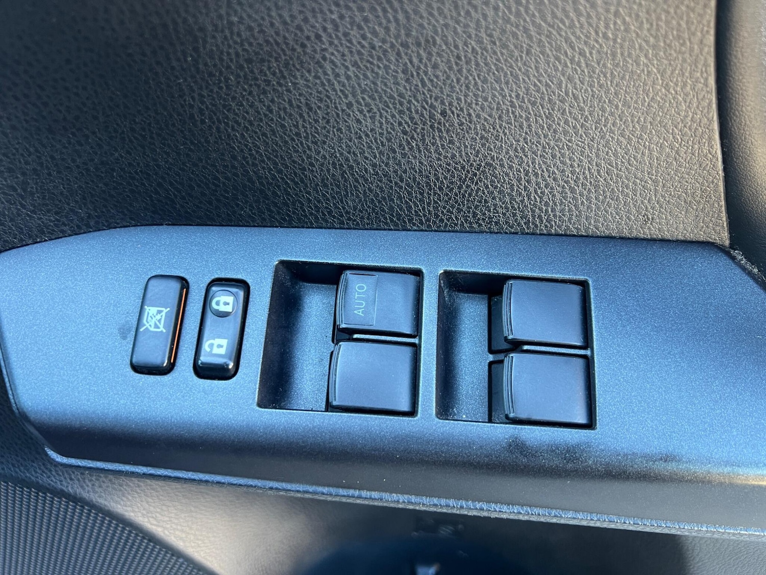 Used Toyota RAV4 2017 for sale - 77969902: Photo 64