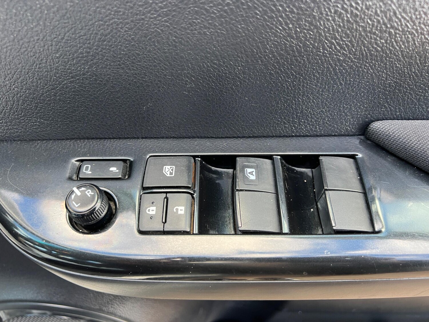 Used Toyota Hilux for sale - 77671689: Photo 38