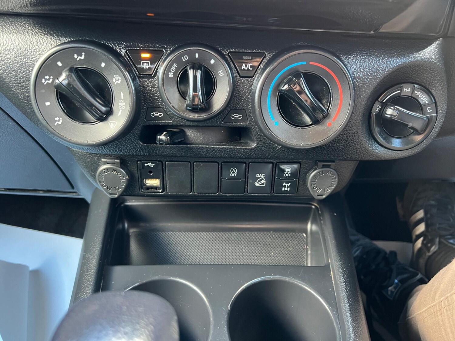 Used Toyota Hilux for sale - 77671689: Photo 56