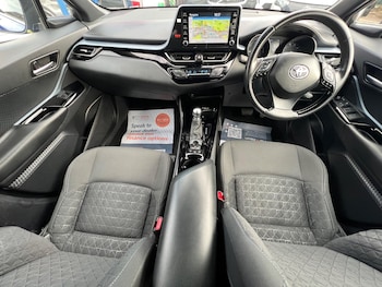 Used Toyota C-HR 2020 for sale - 79107500: Photo