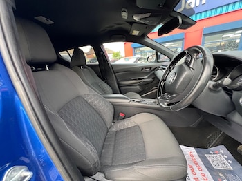 Used Toyota C-HR 2020 for sale - 79107500: Photo