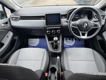 Used Renault Clio 2023 for sale - 78332080: Photo