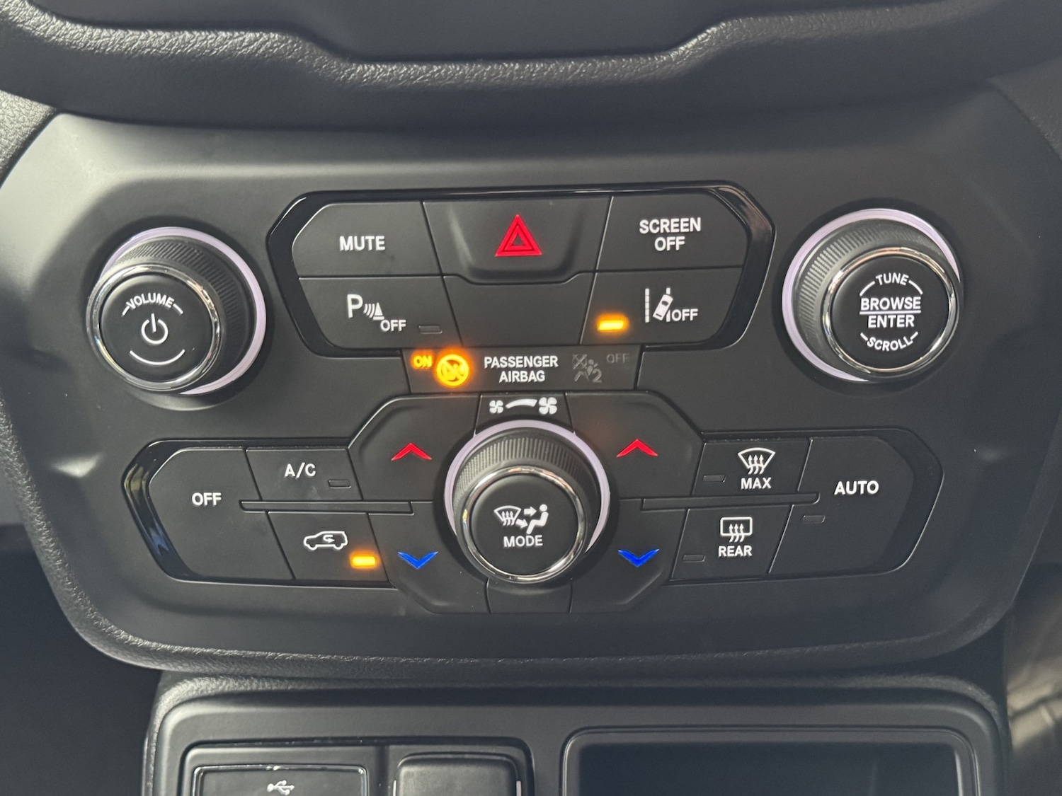 Used Jeep Renegade 2020 for sale - 77836819: Photo 36