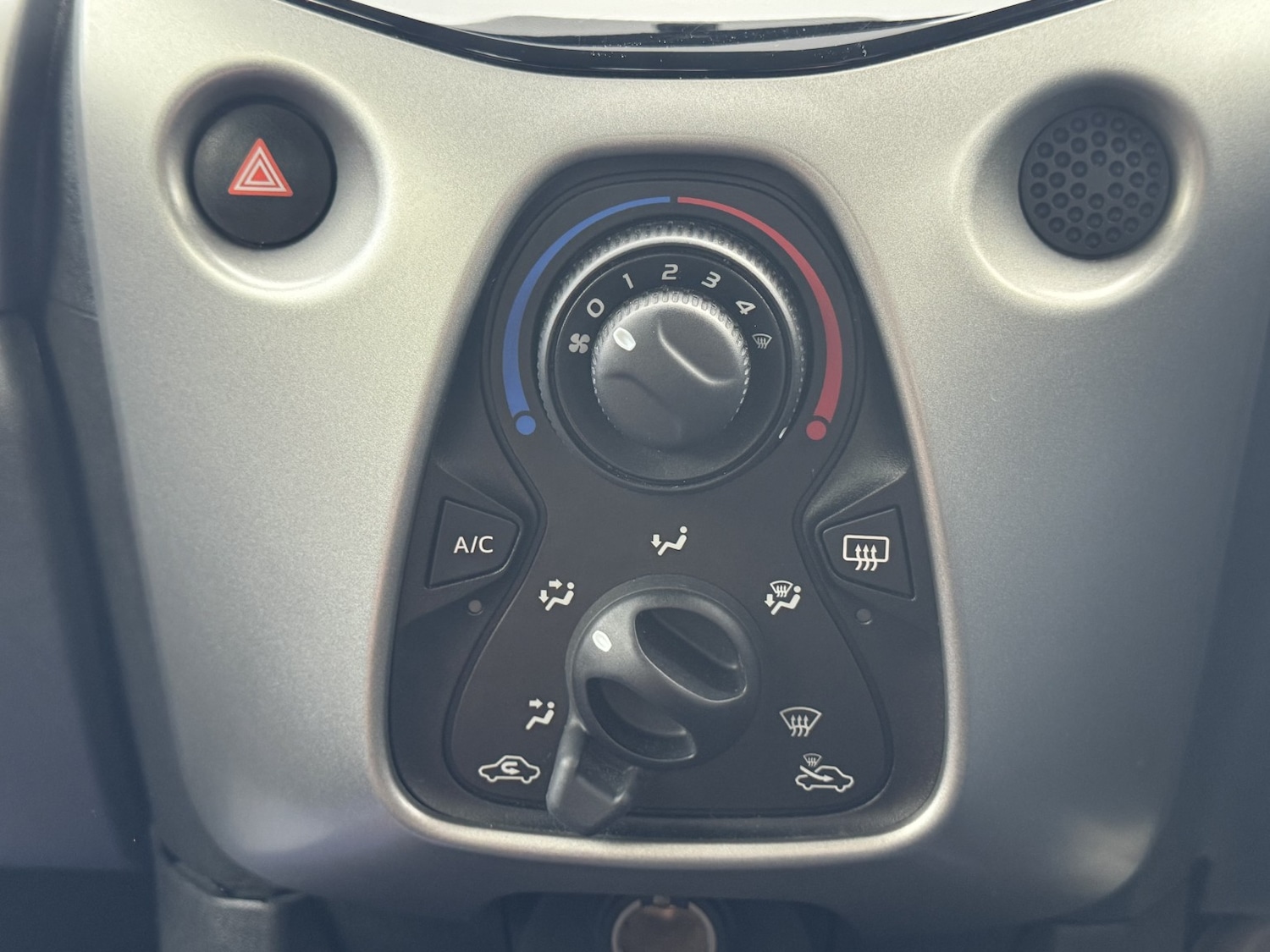 Used Peugeot 108 2014 for sale - 77836880: Photo 25