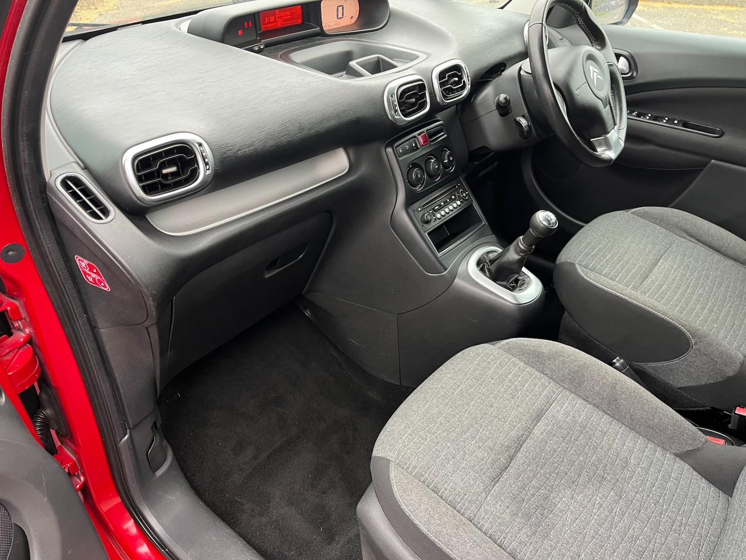 Used Citroen C3 Picasso 2017 for sale - 78000637: Photo 5