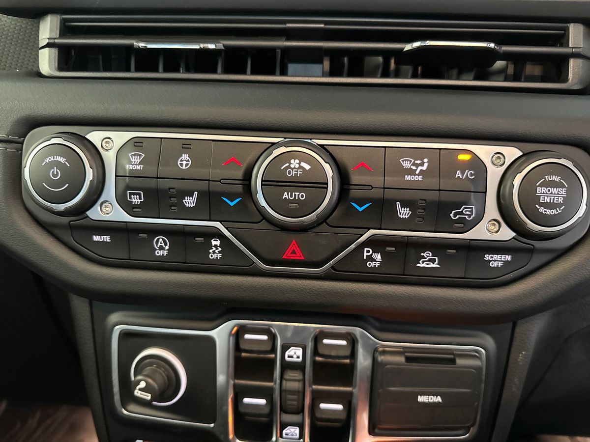 Used Jeep Wrangler 2024 for sale - 76921880: Photo 26