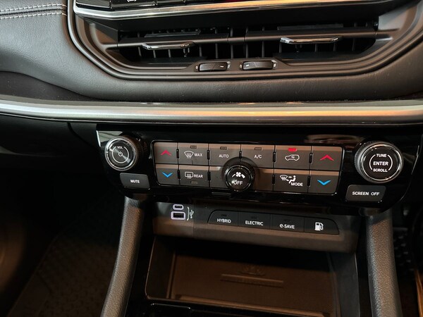 Used Jeep Compass 2024 for sale - 75442842: Photo 35