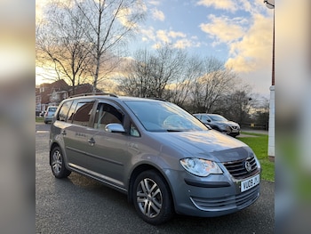 Used Volkswagen Touran 2009 for sale - 77591069: Photo