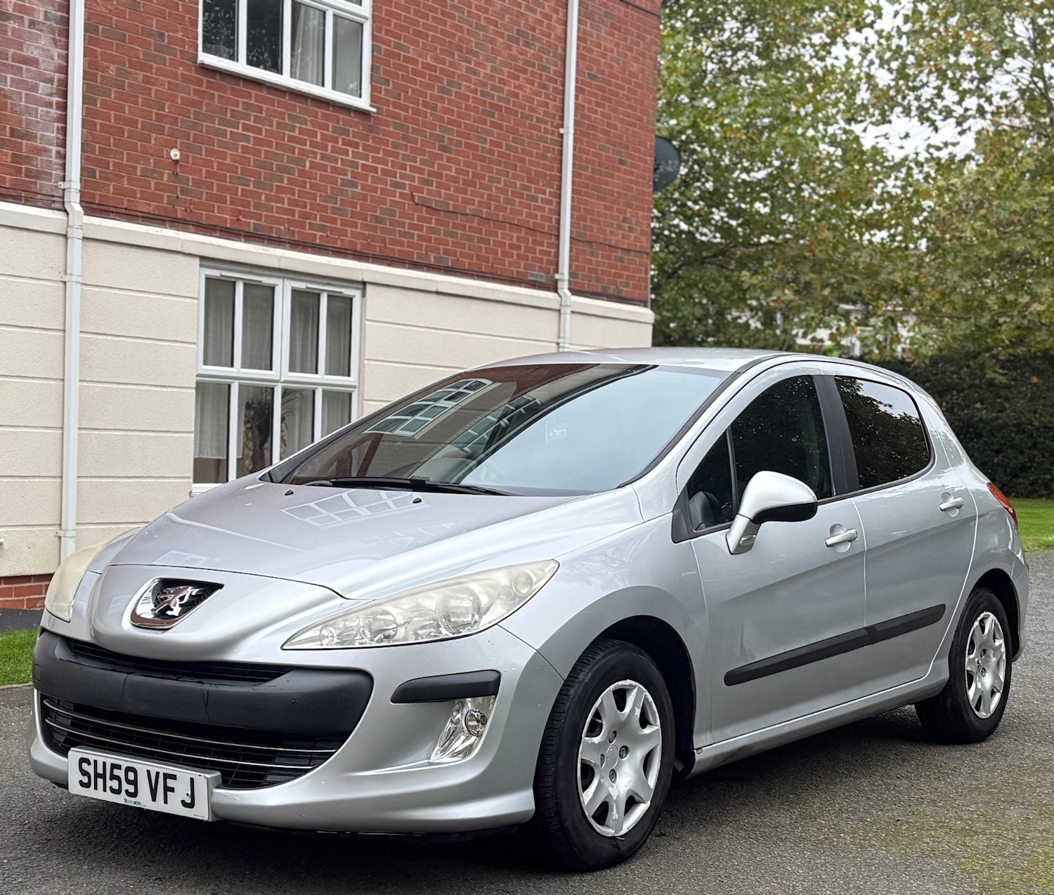 Used Peugeot 308 2010 for sale - 76372406: Photo 2