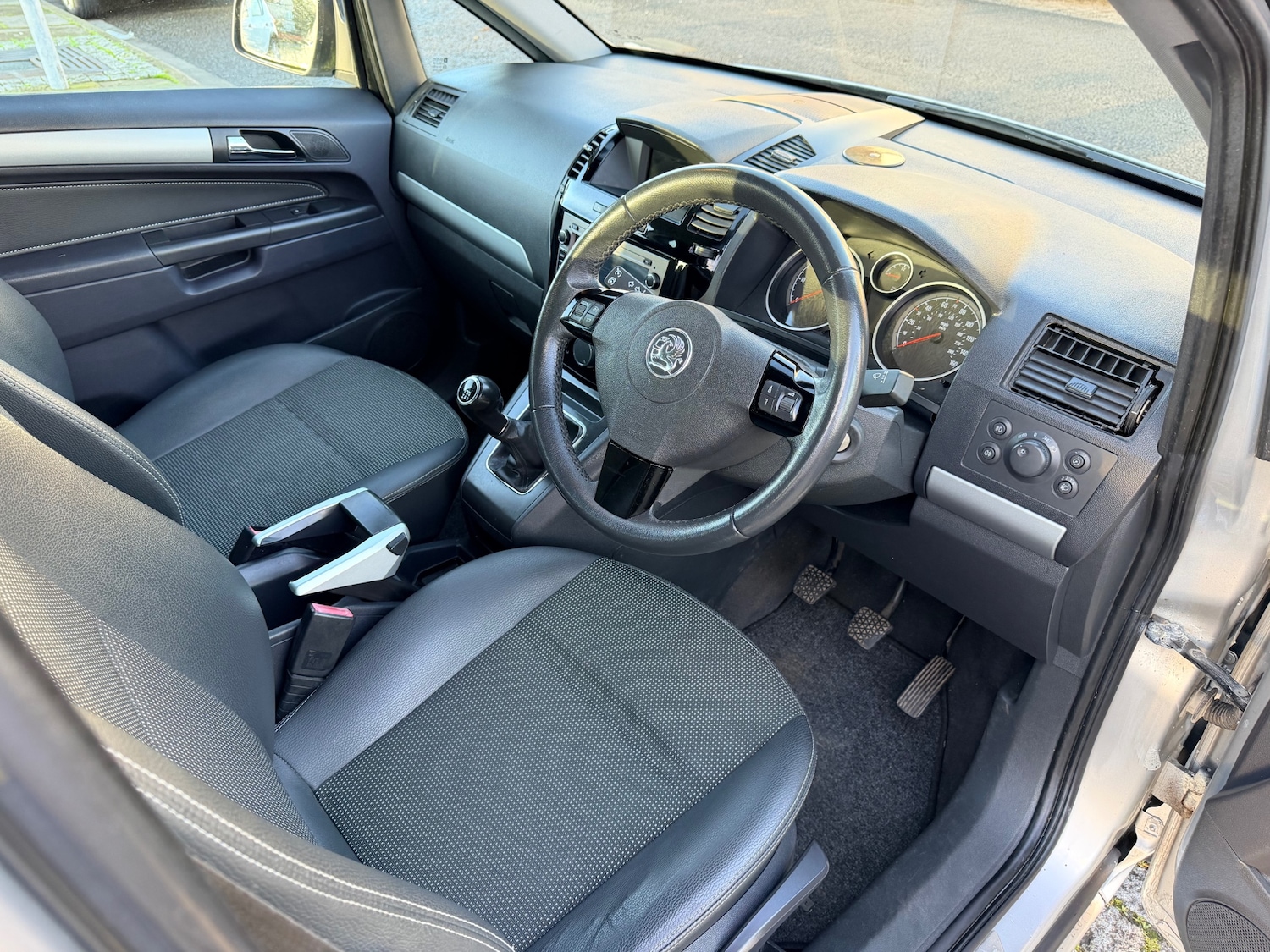 Used Vauxhall Zafira 2010 for sale - 76969594: Photo 16