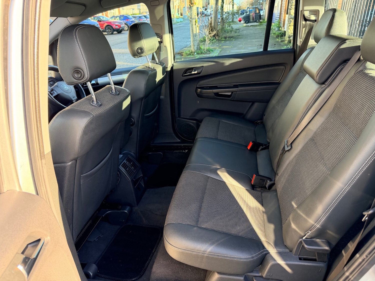 Used Vauxhall Zafira 2010 for sale - 76969594: Photo 25